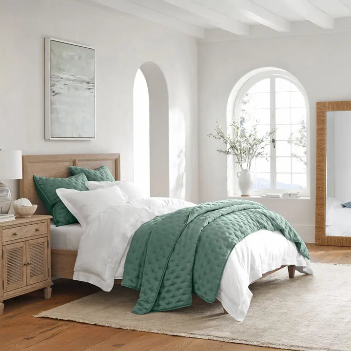 TUFTED™ QUILT - BLACK & PURPLE - Kuwait