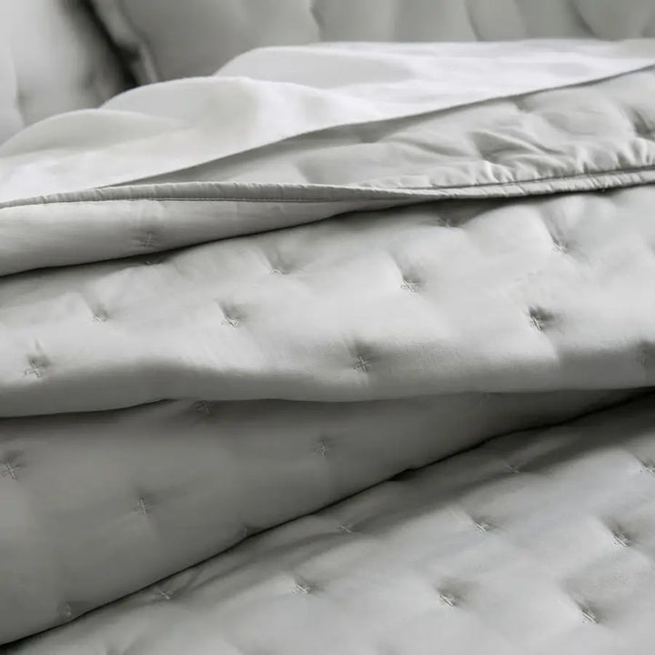 TUFTED™ QUILT - BLACK & PURPLE - Kuwait