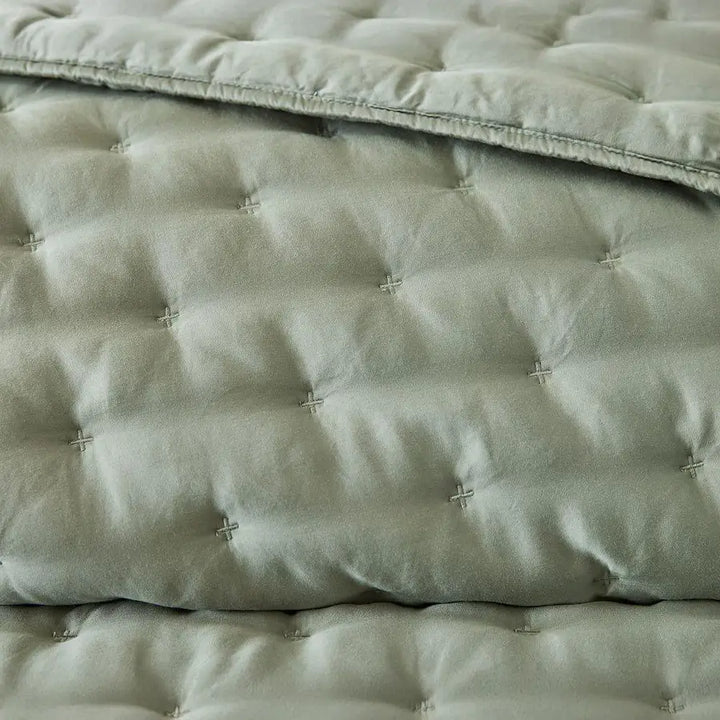 TUFTED™ QUILT - BLACK & PURPLE - Kuwait