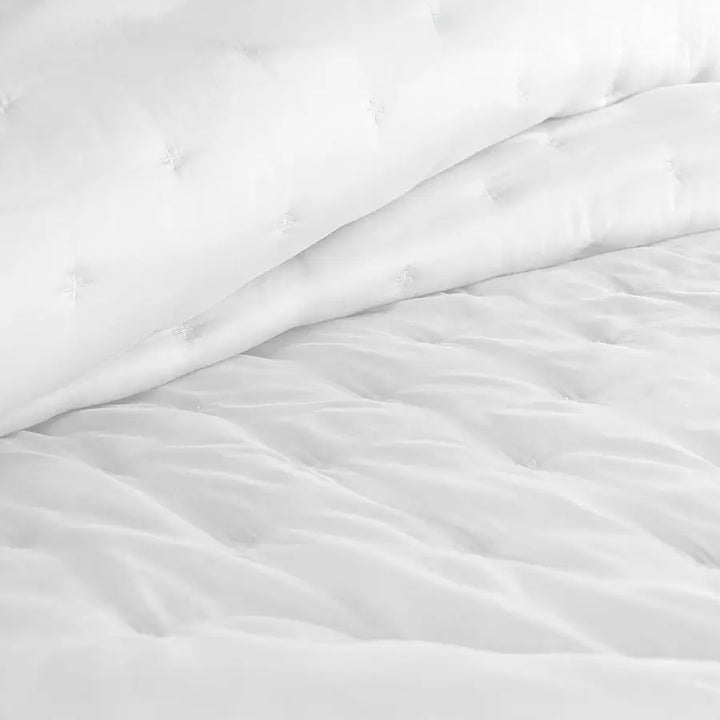 TUFTED™ QUILT - BLACK & PURPLE - Kuwait